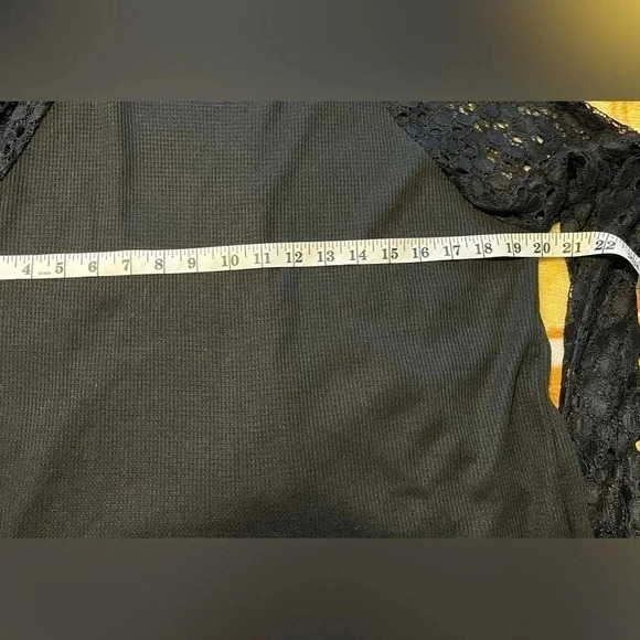 MIHOLL BRAND WAFFLE TOP WITH SEE THRU LACE SLEEVES BLACK SIZE M - Picture 5 of 5